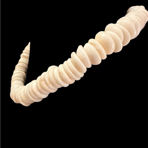 VINTAGE 1970’s HAWAIIAN LARGE PUKA SHELL NECKLACE WITH BARREL CLASP - Picture 10 of 13